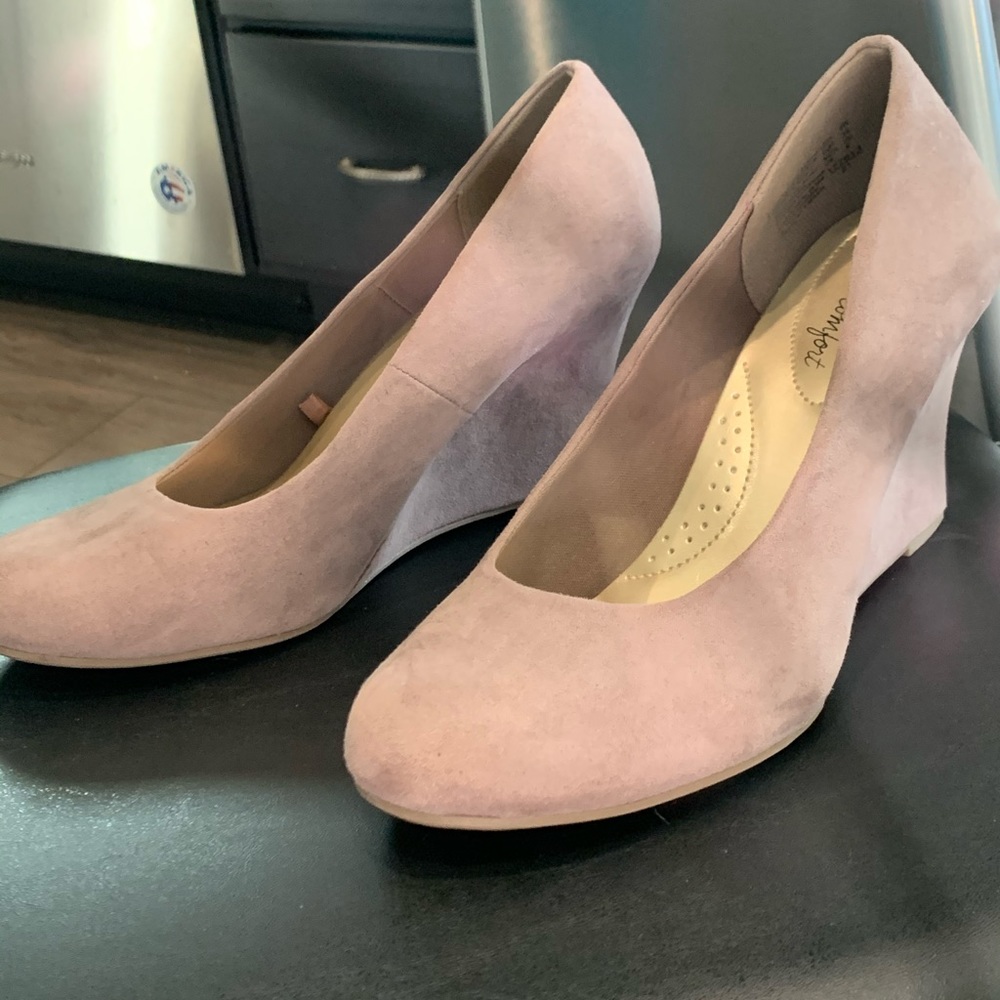 Worn once! Dexflex Comfort suede tan shoes
